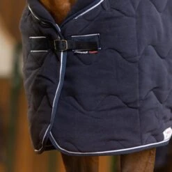 Dominick Unterdecken Puffed Navy -Waldhausen Verkäufe 2024 dominick dom dominick puffed under rug 6.2996e1