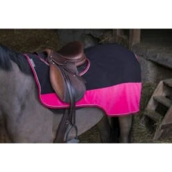 EQUITHÈME Ausreitdecke Polarfleece Schwarz/Himbeere