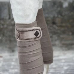 Kentucky Horsewear Kentucky Bandagen Polar Fleece Velvet Pearls Schwarz Warmblut -Waldhausen Verkäufe 2024 kentucky bandages polar fleece velvet pearls beige 1.14181e