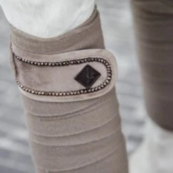 Kentucky Horsewear Kentucky Bandagen Polar Fleece Velvet Pearls Schwarz Warmblut -Waldhausen Verkäufe 2024 kentucky bandages polar fleece velvet pearls beige 2.c73dcd