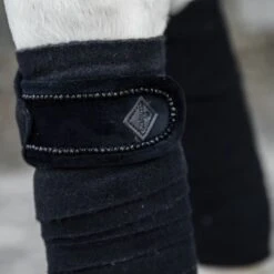 Kentucky Horsewear Kentucky Bandagen Polar Fleece Velvet Pearls Schwarz Warmblut -Waldhausen Verkäufe 2024 kentucky bandages polar fleece velvet pearls zwart 2.f6eae9